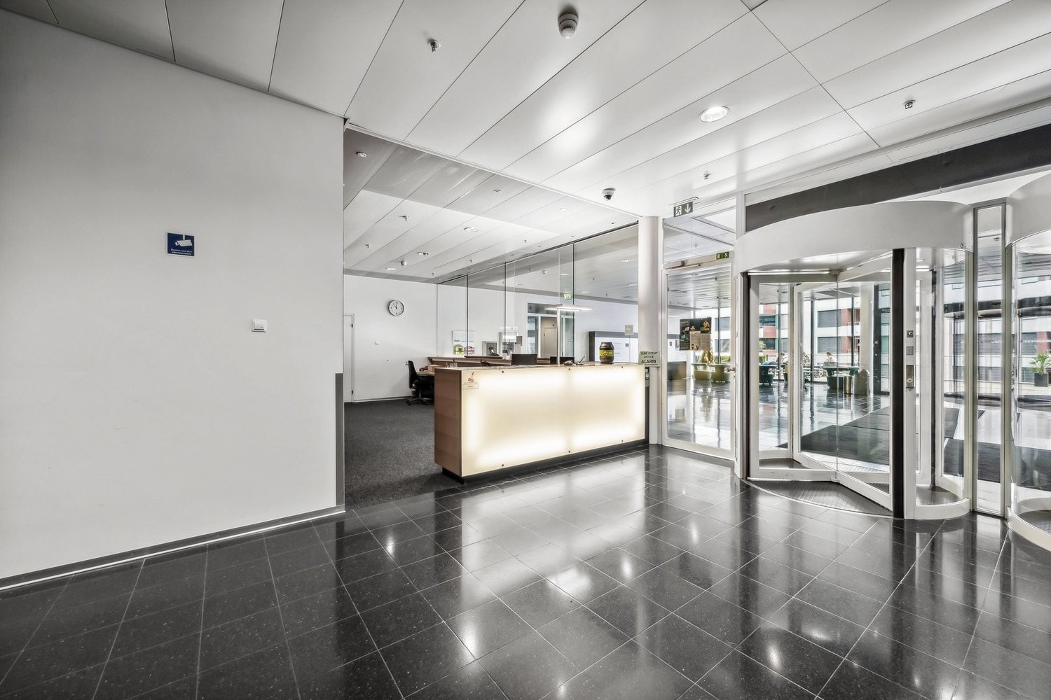 750m² office