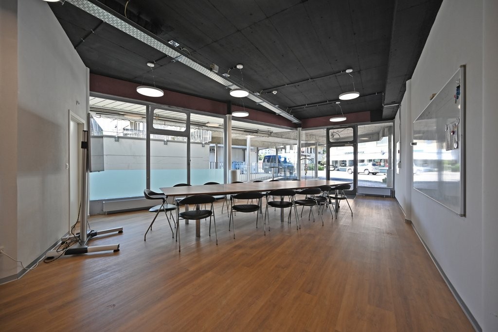 negozio di 81m²