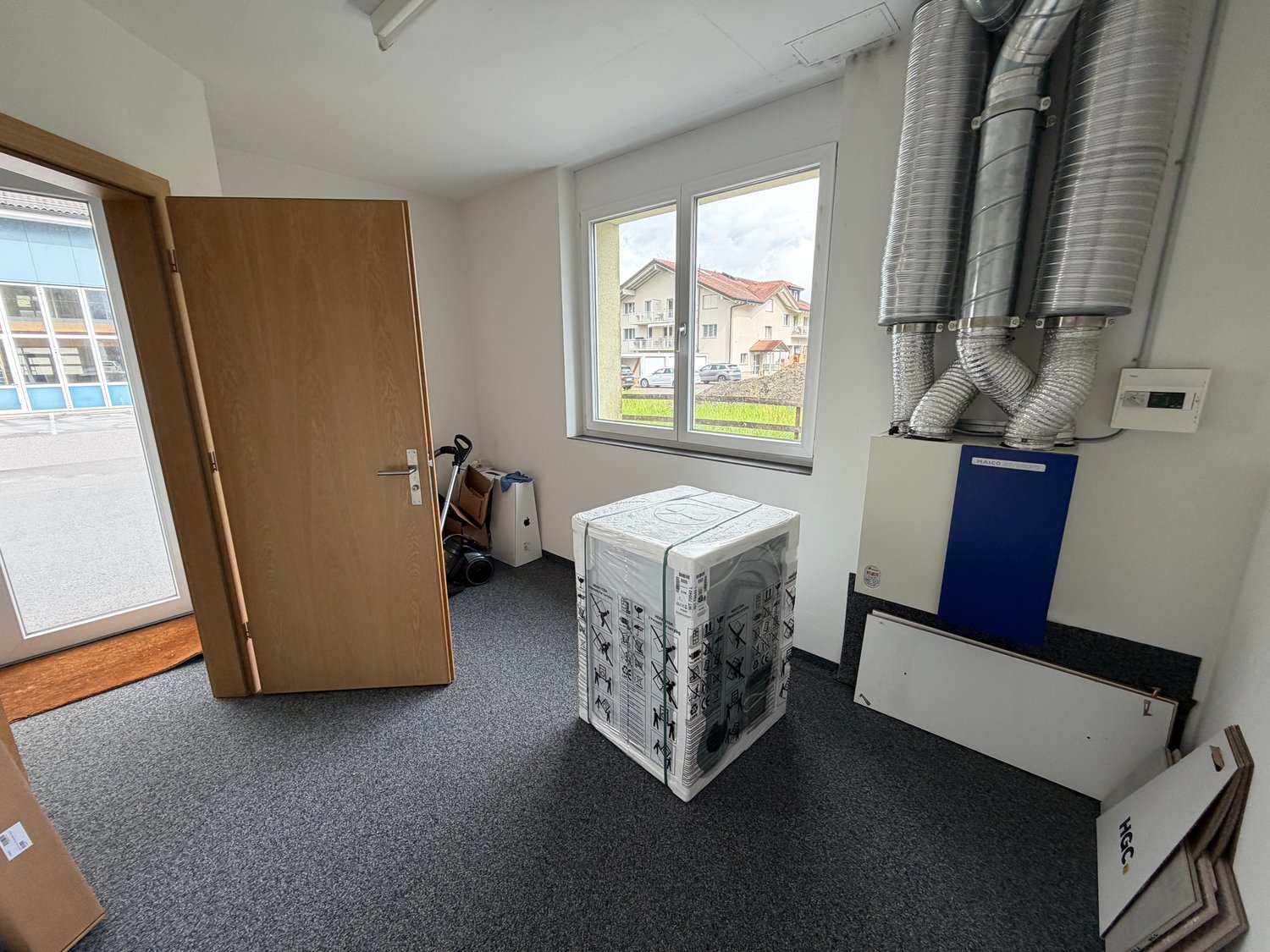 180m² office