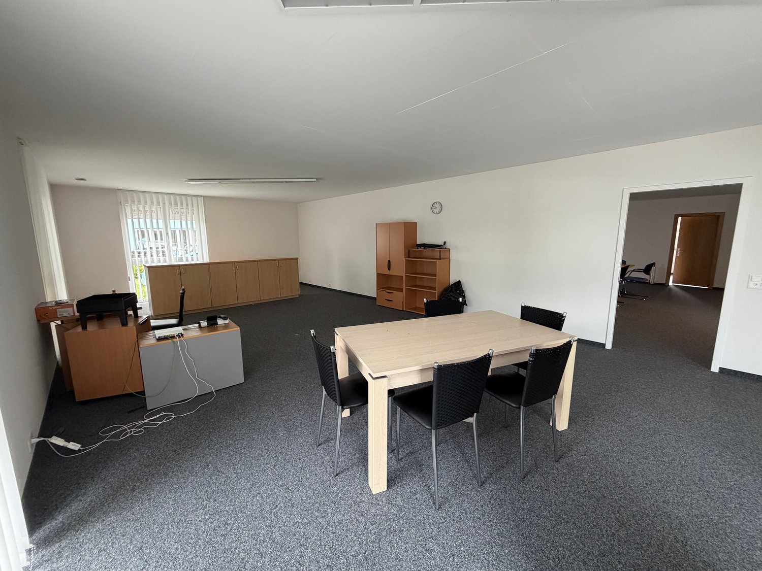 180m² office