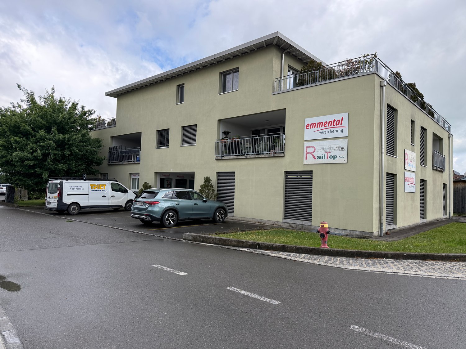 180m² office