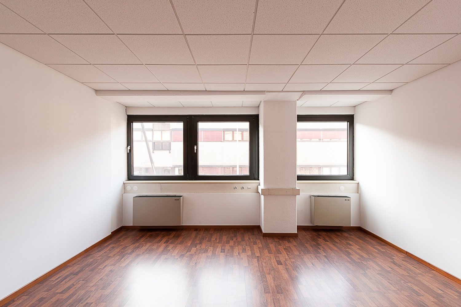 263m² office