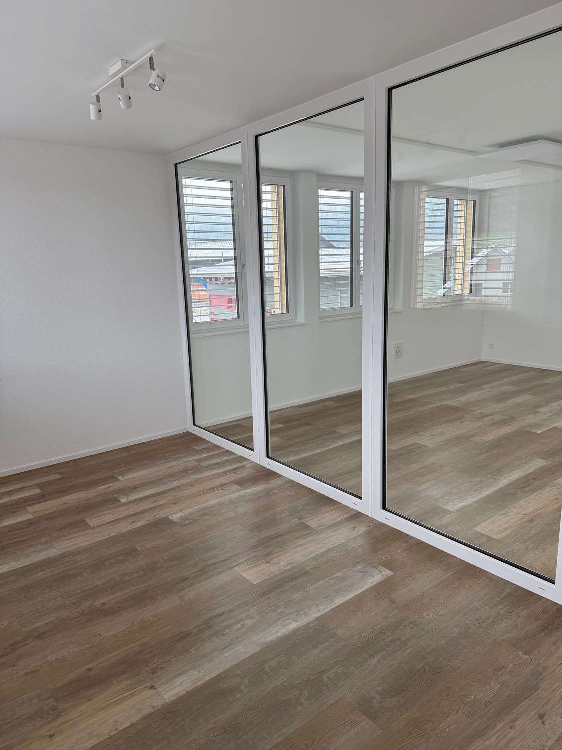 75m² commercial
