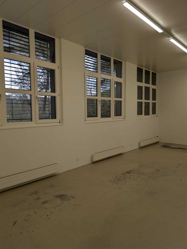 90m² commercial