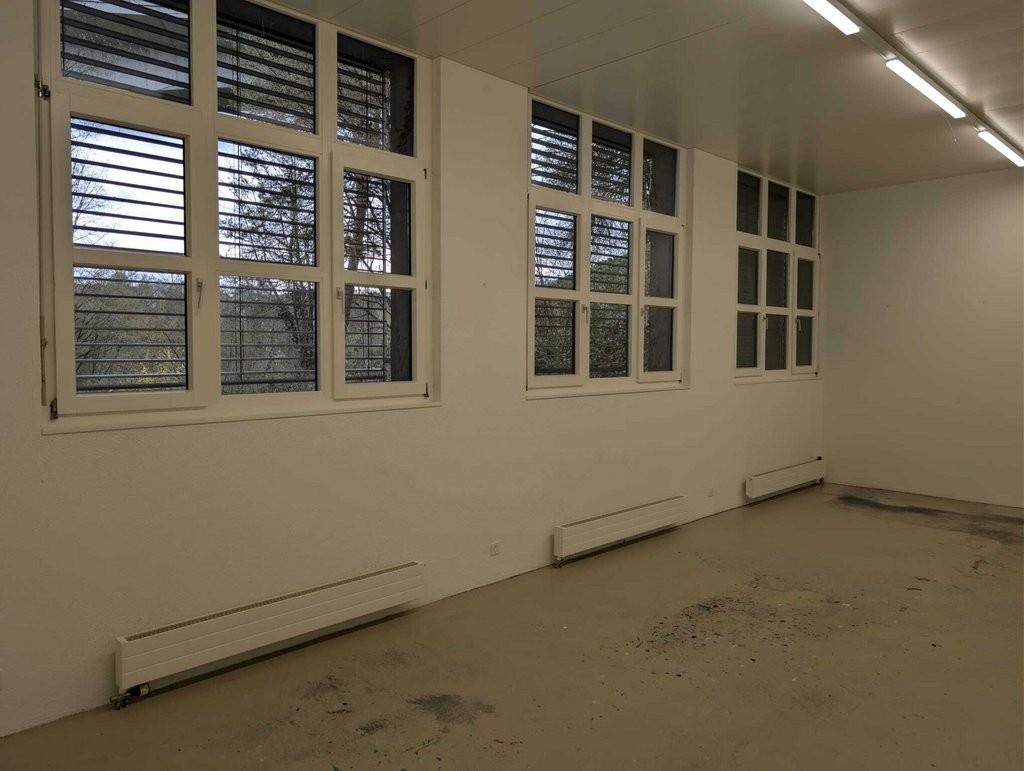 90m² commercial