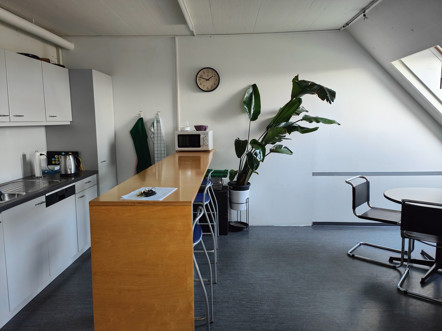 365m² office