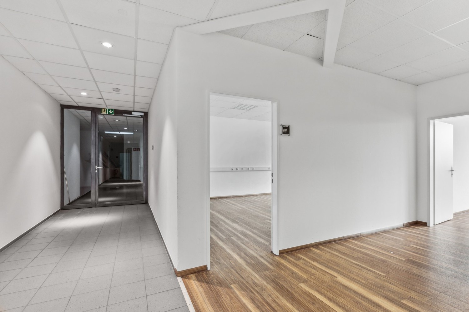 345m² office