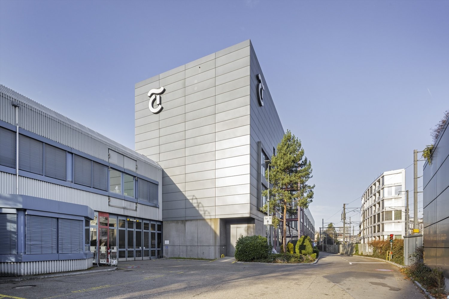 924m² office