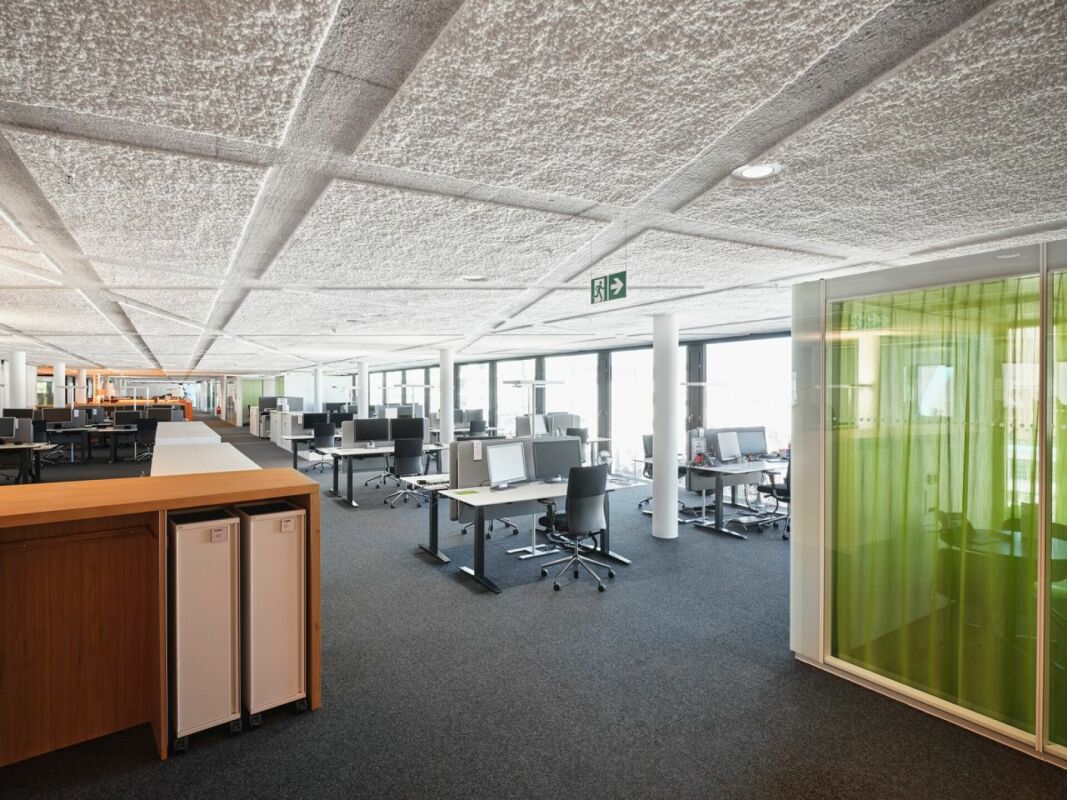 1280m² office