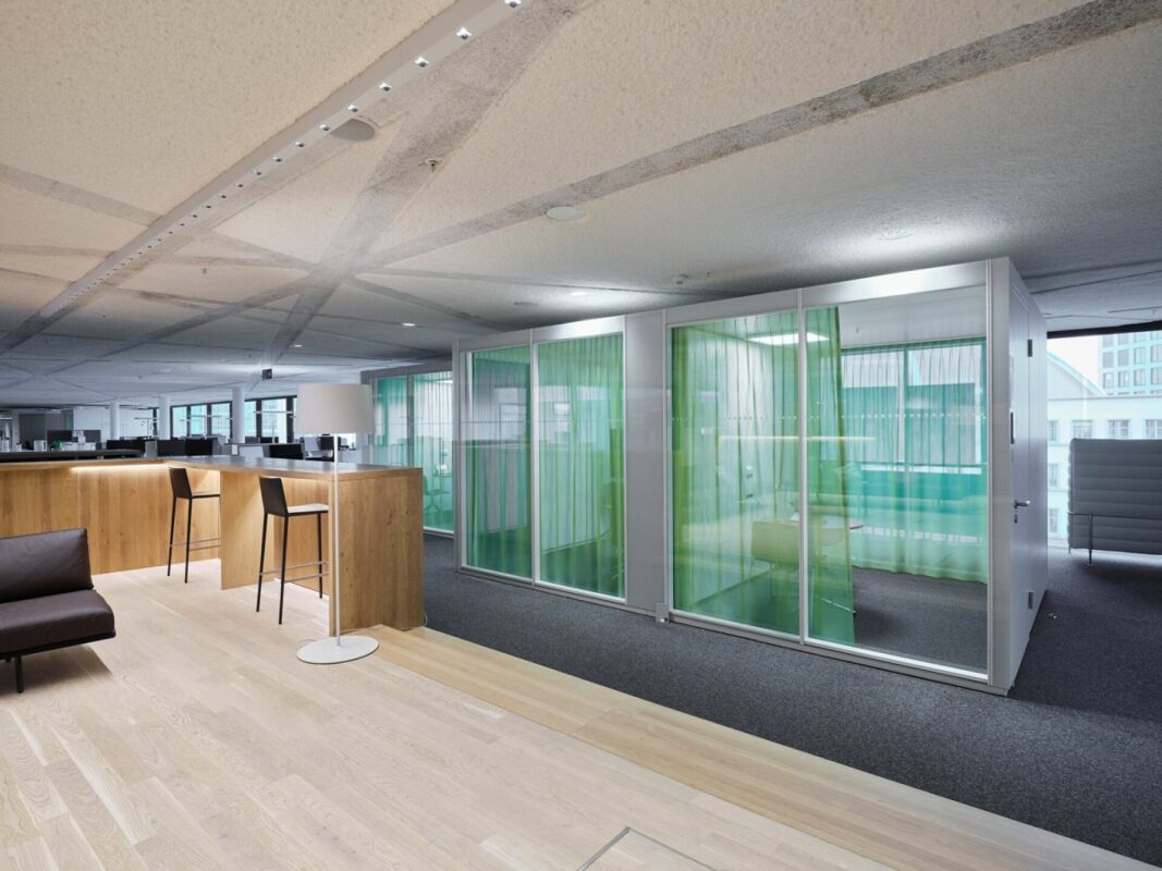 1280m² office