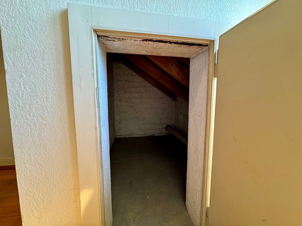1 room attic flat