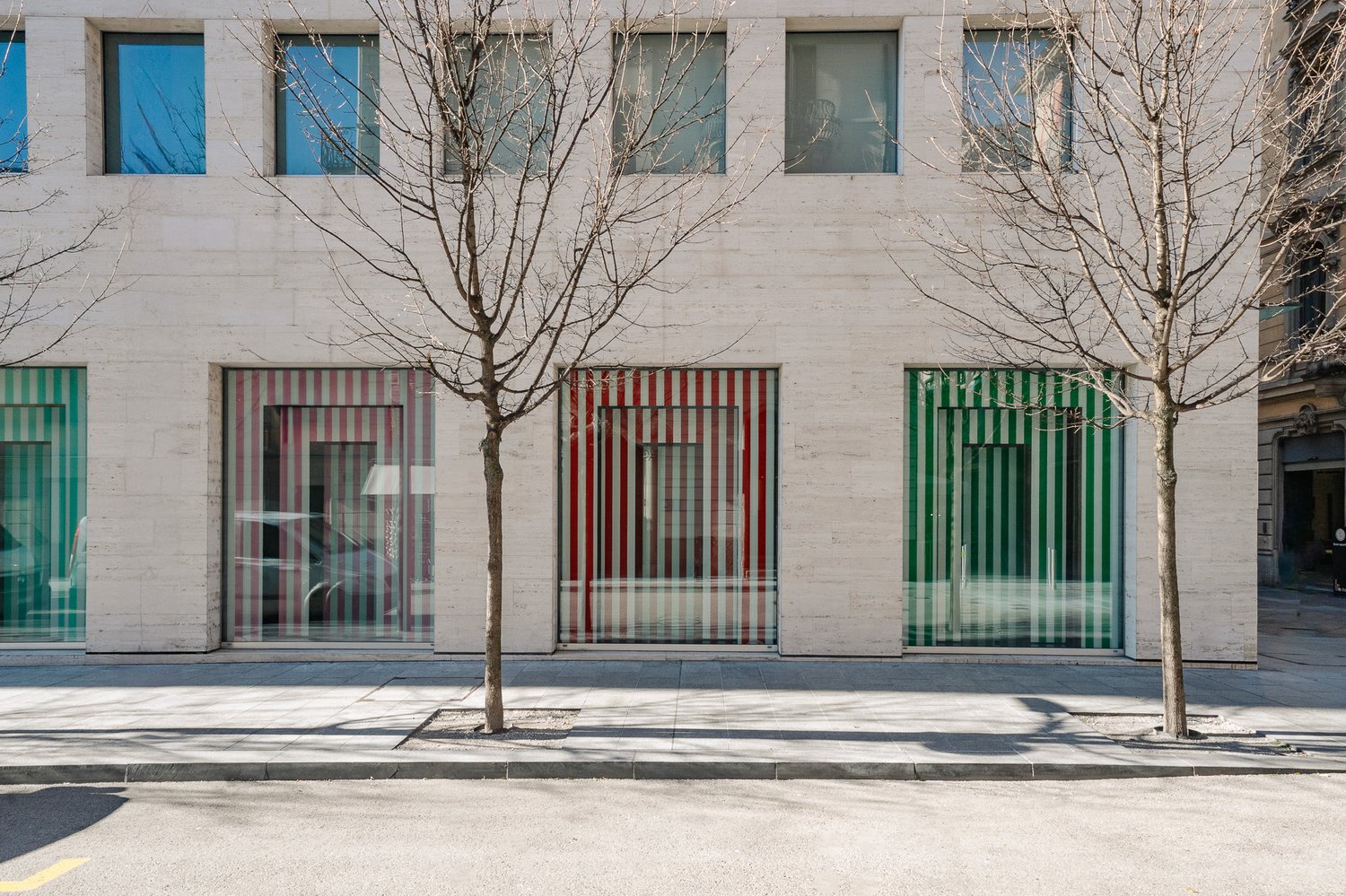 70m² shop