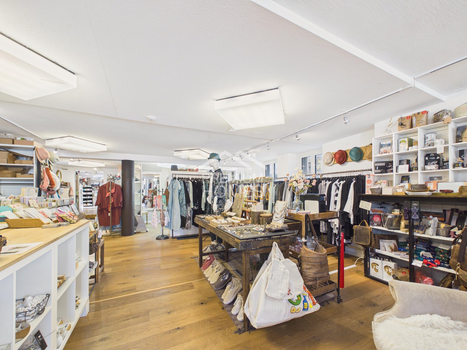 140m² commerciale