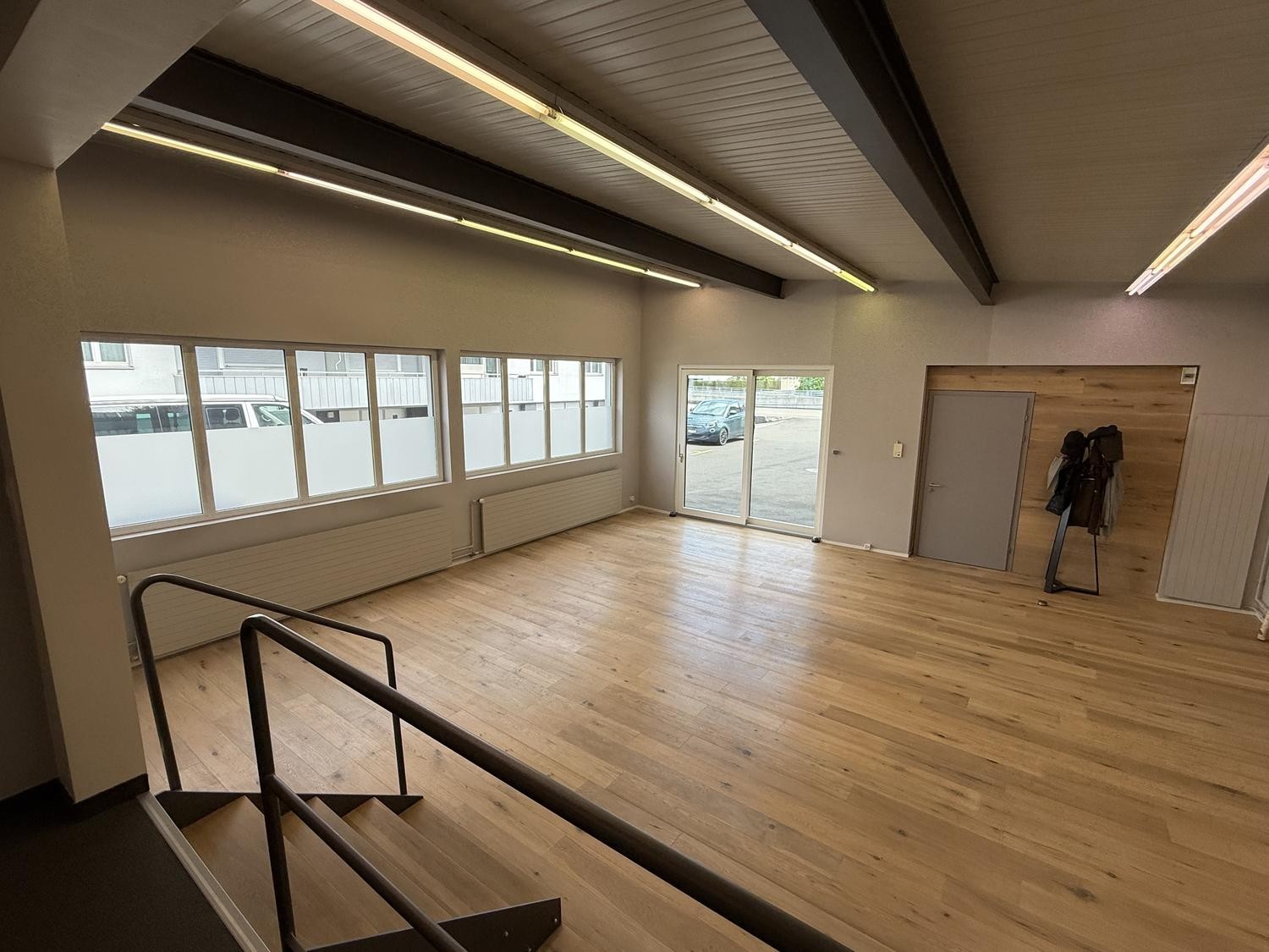 98m² commercial
