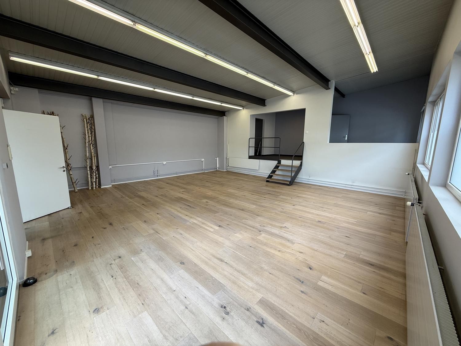98m² commercial