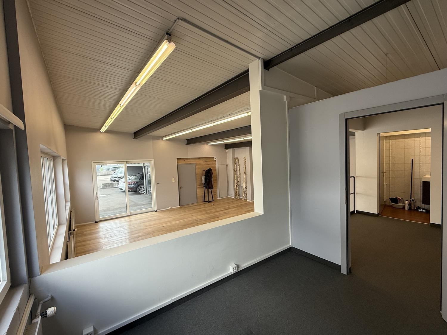 98m² commercial