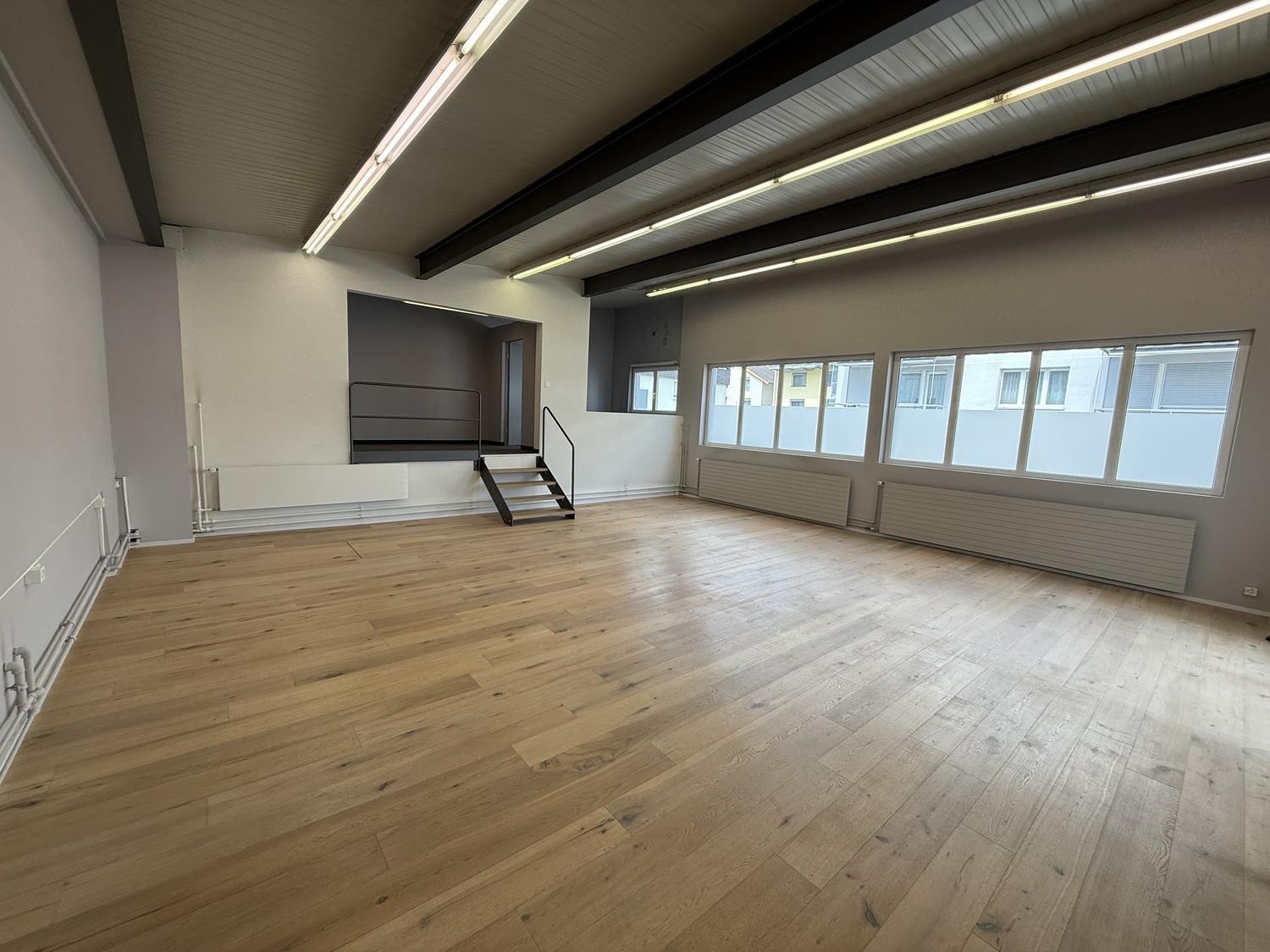 98m² commercial