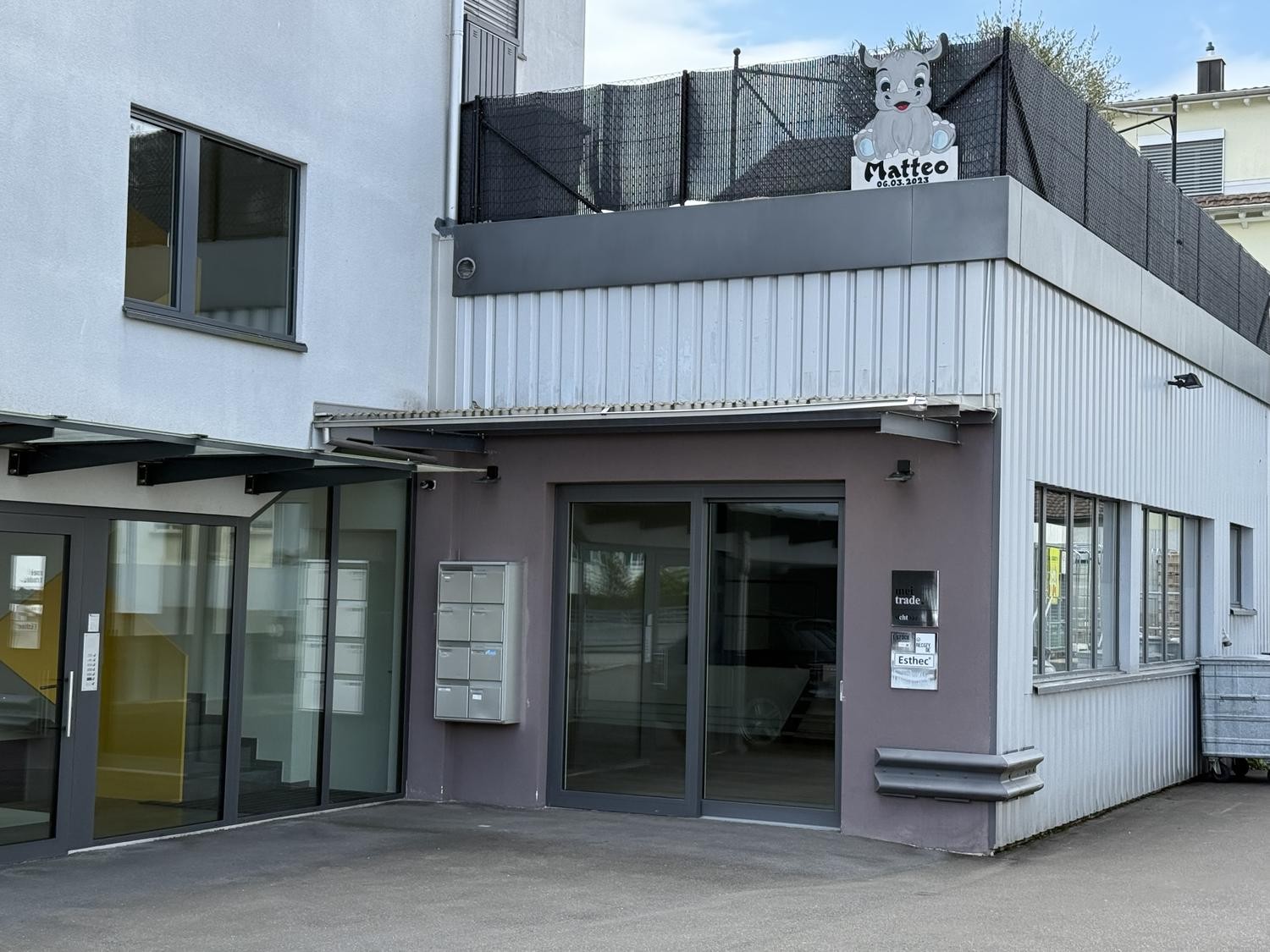 98m² commercial