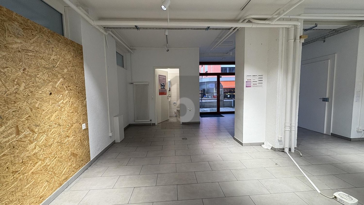 negozio di 60m²