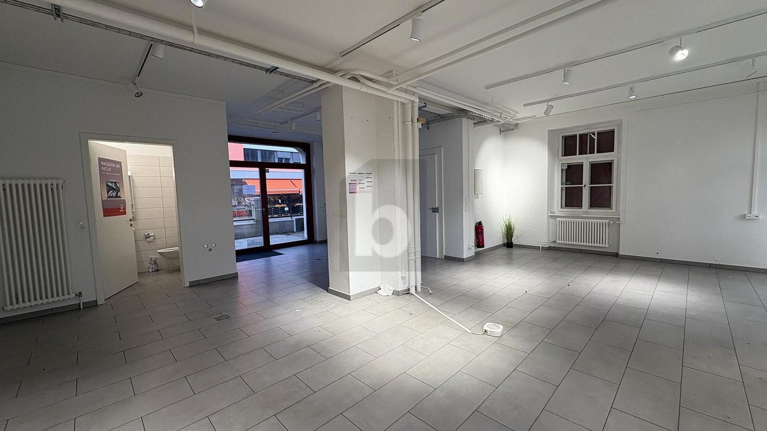negozio di 60m²
