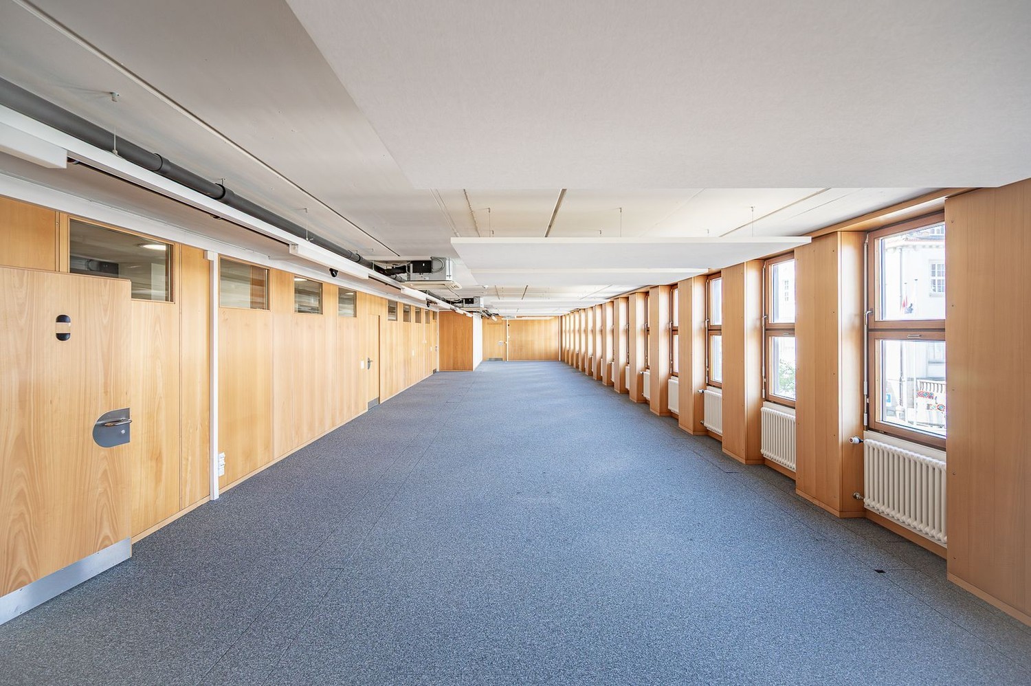100m² commercial