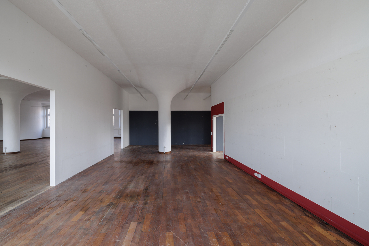 584m² commercial