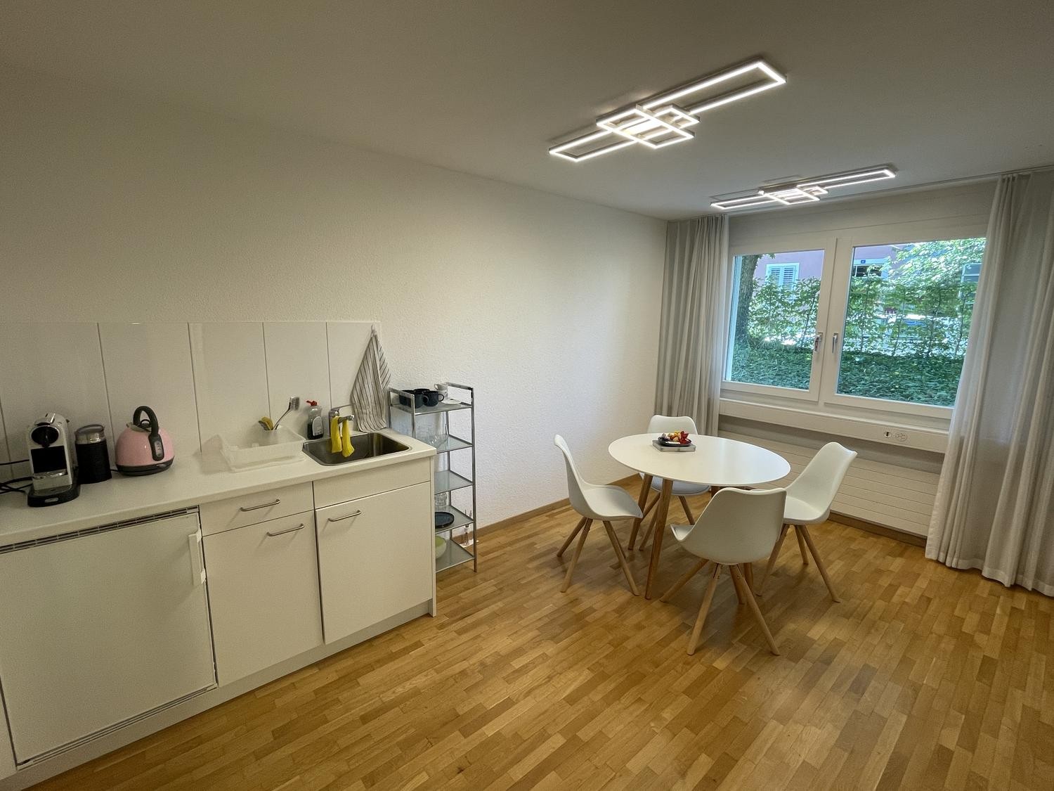 84m² office