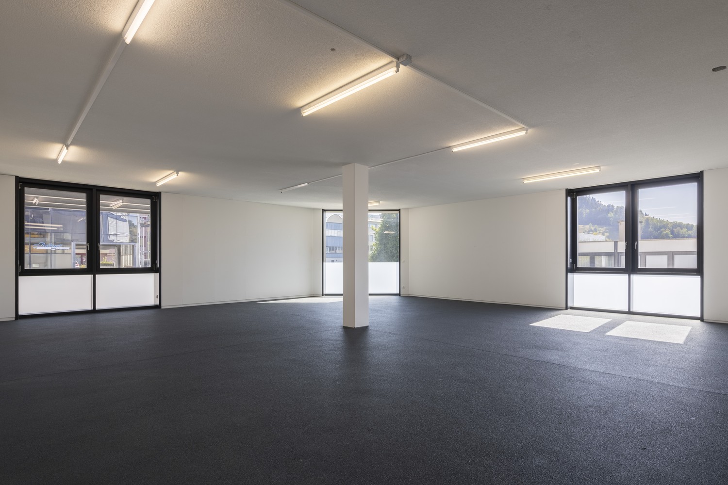121m² ufficio, foto 2 di 9
