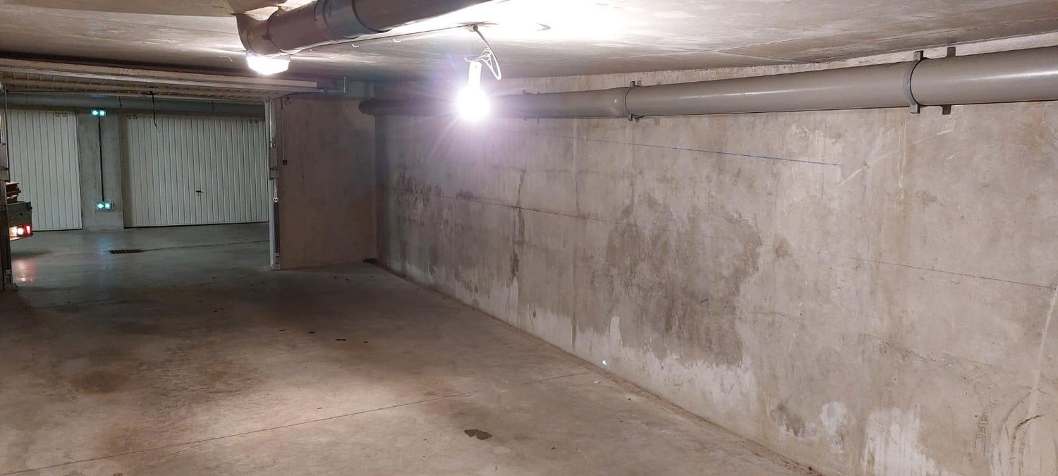 Garage, foto 1 di 3