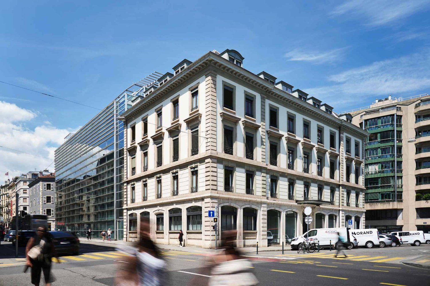 855m² office