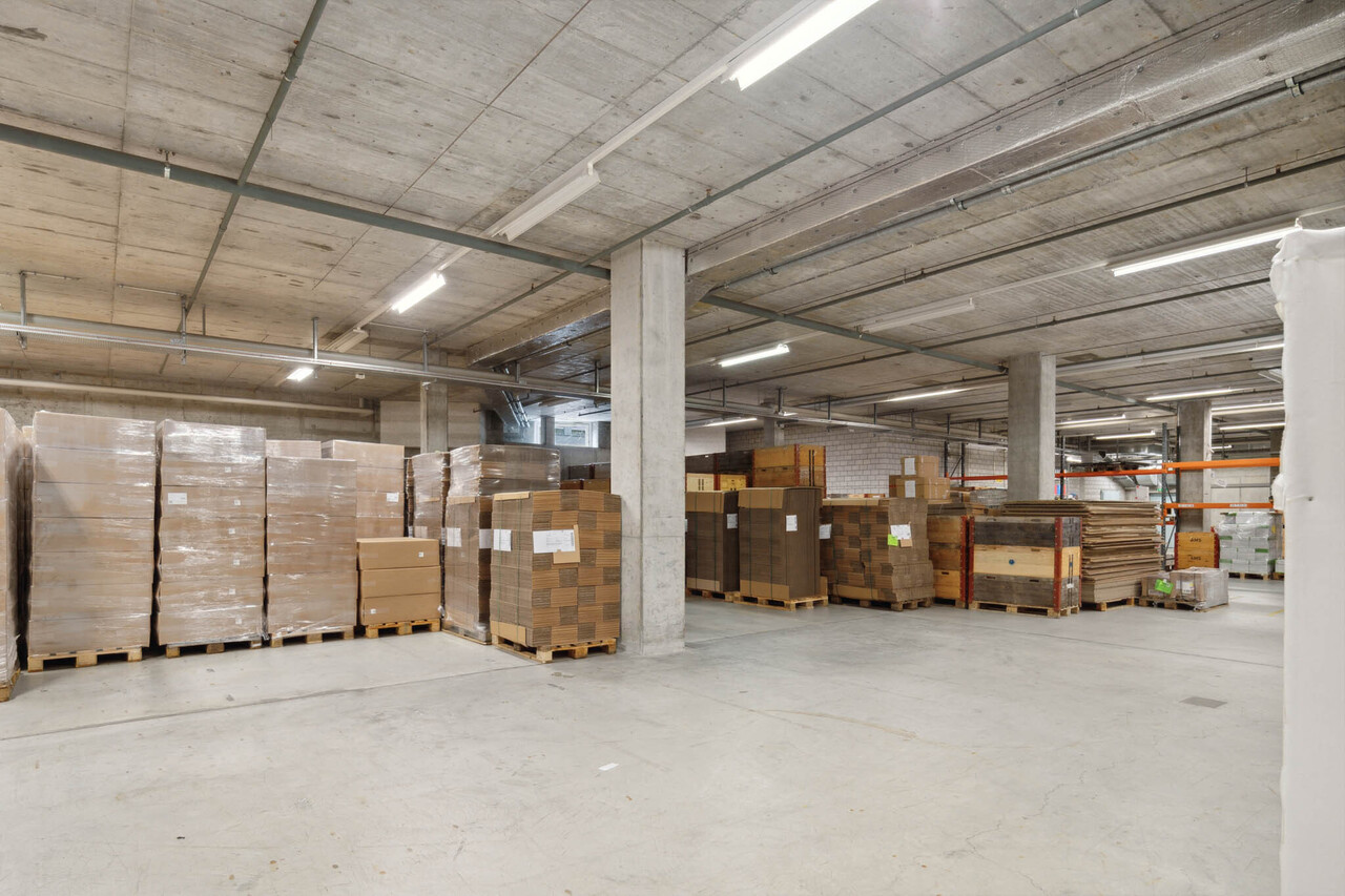 1856m² commerciale