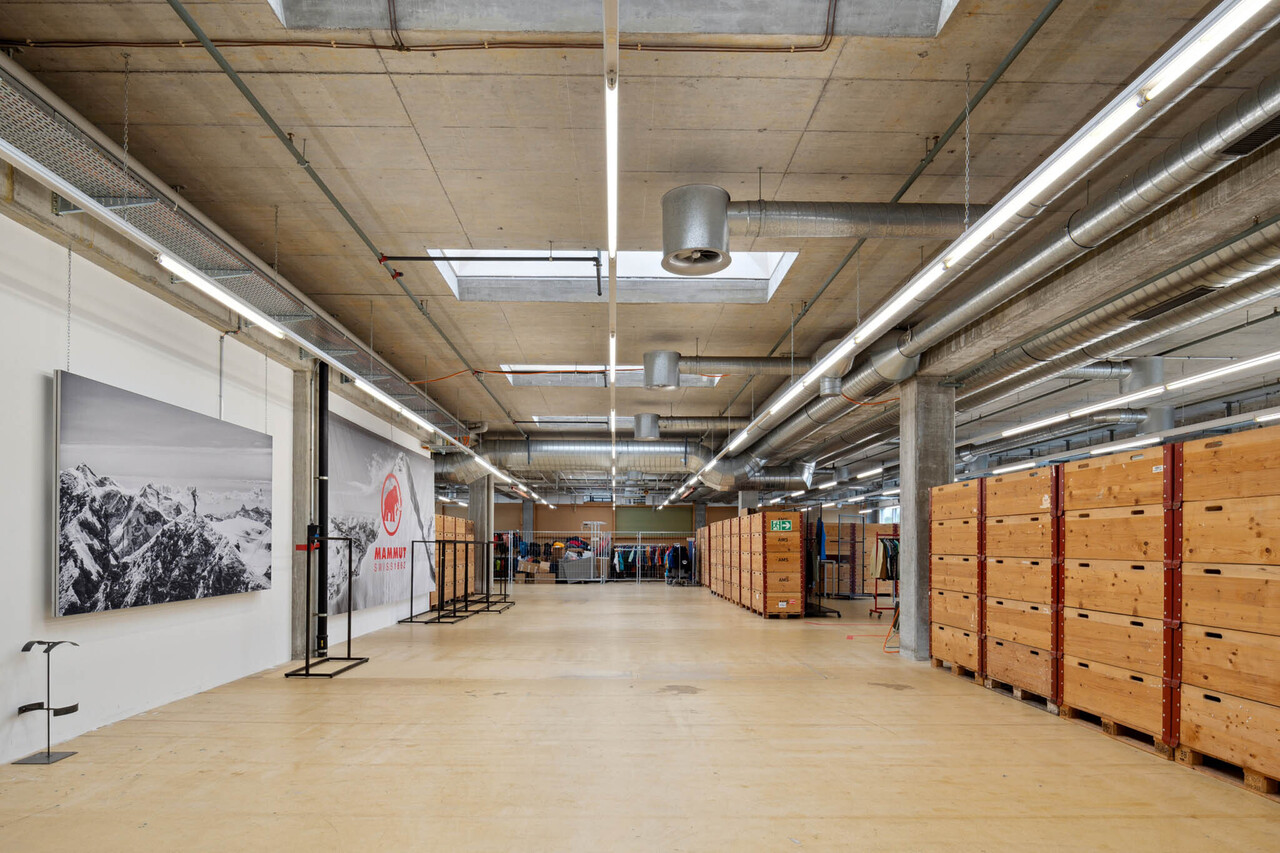 1856m² commerciale