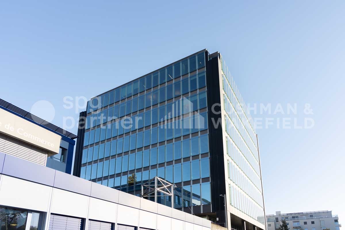 600m² commercial
