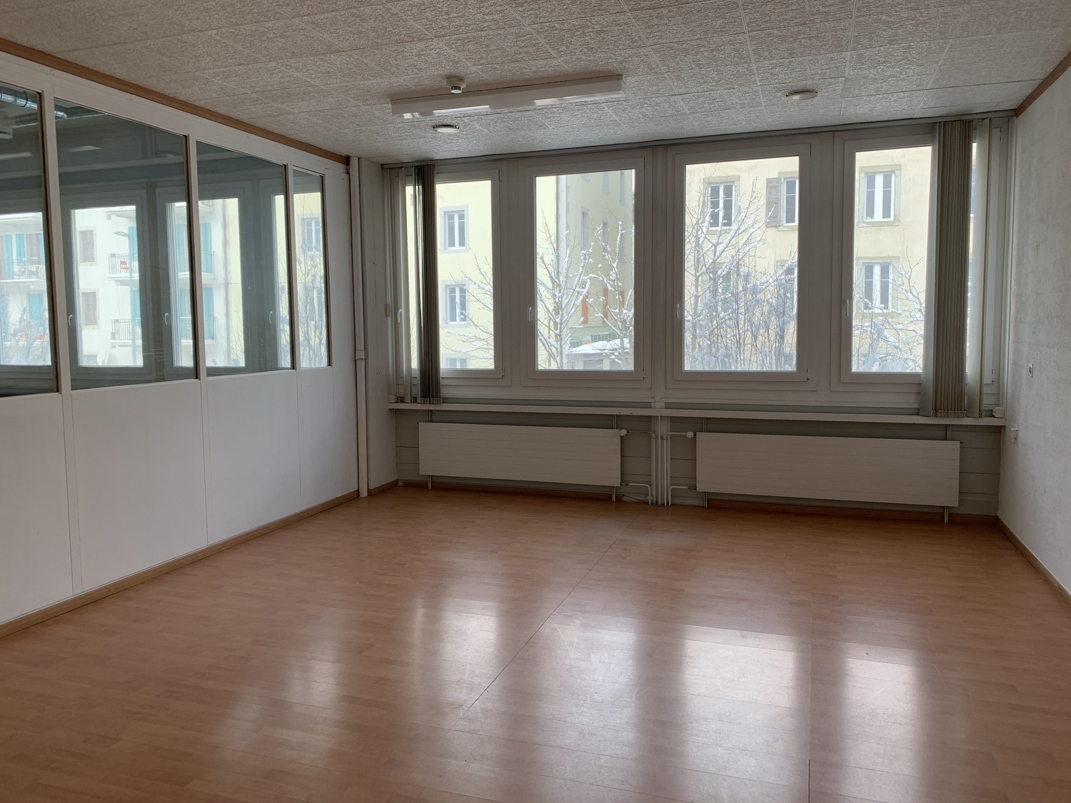 290m² office