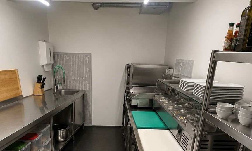66m² commercial