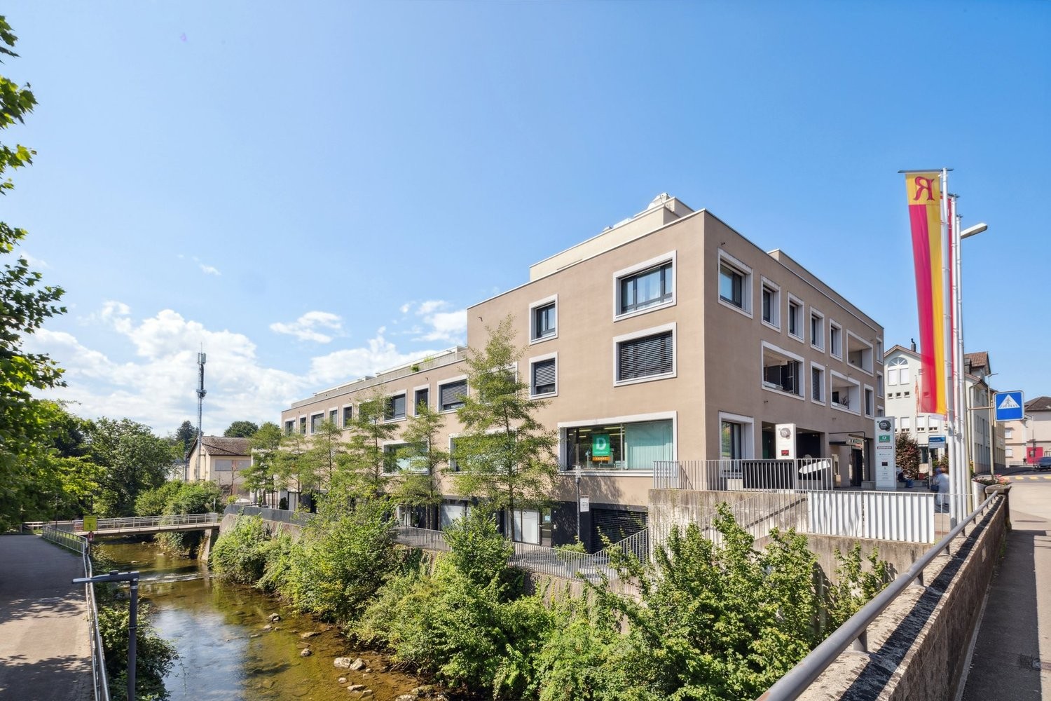 66m² commercial