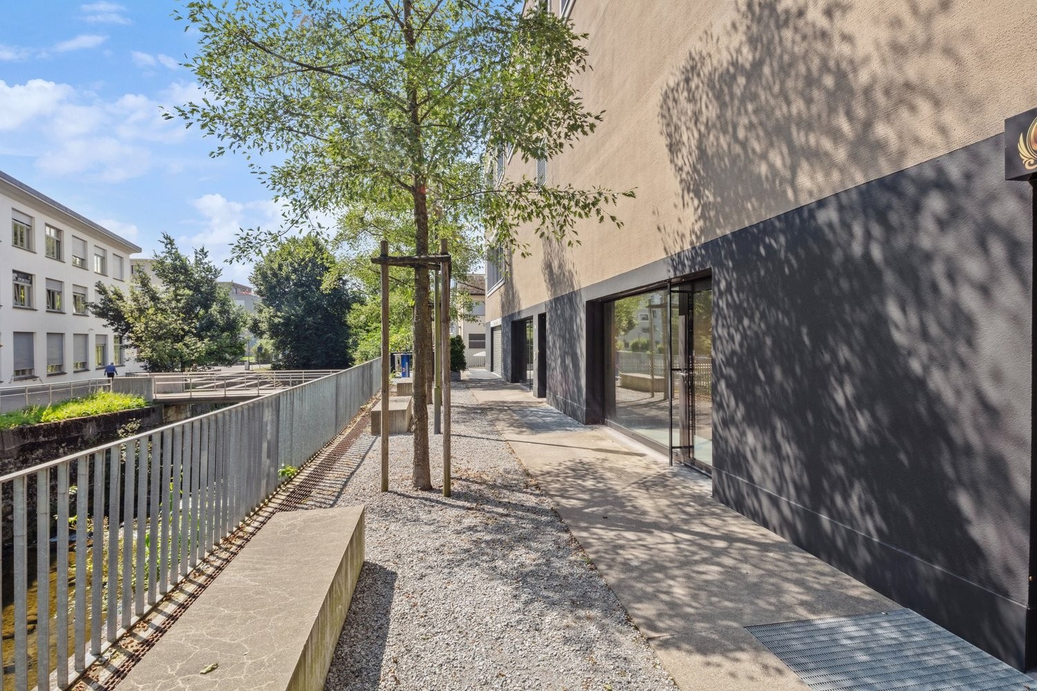 66m² commercial