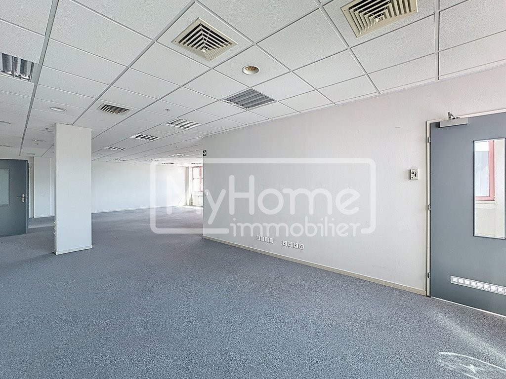 805m² shop