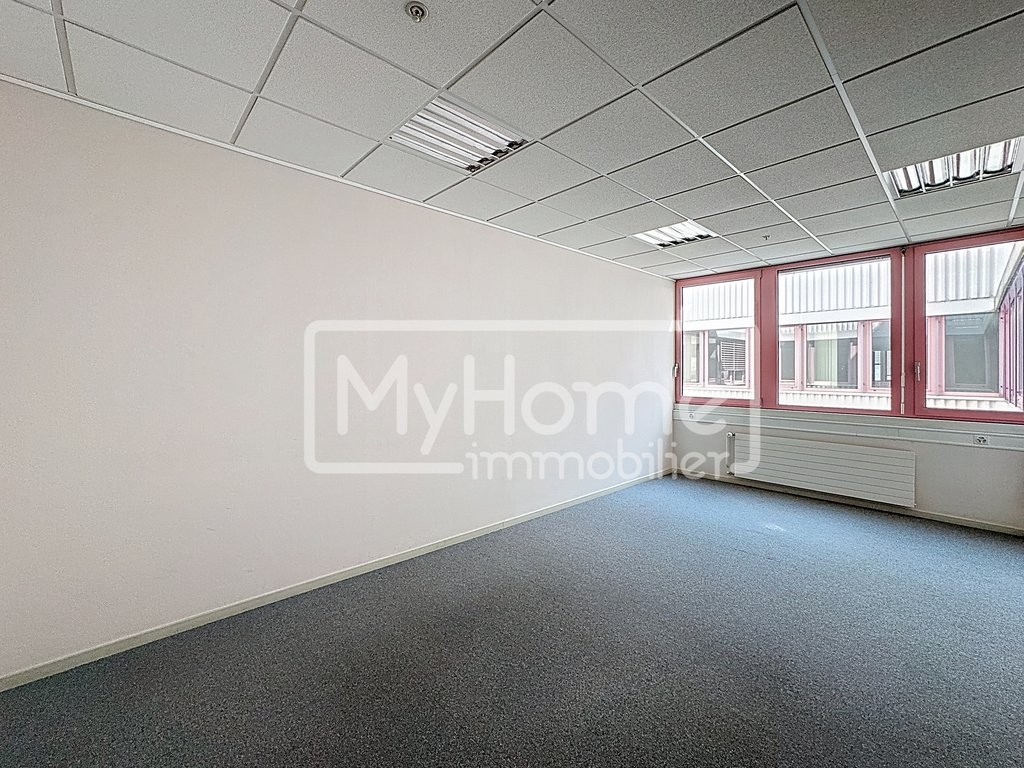 805m² shop
