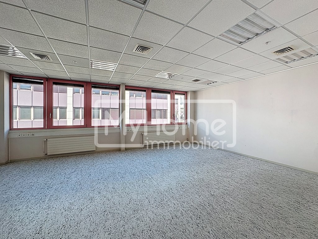 805m² shop