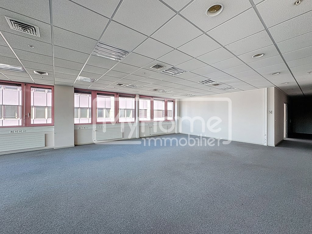805m² shop