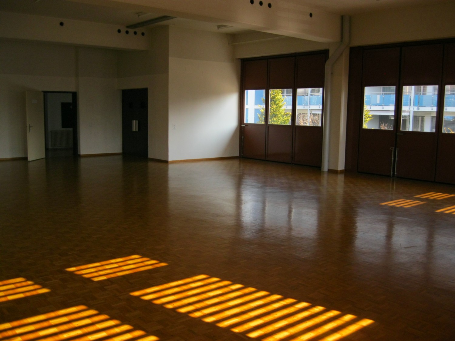 142-228m² commercial
