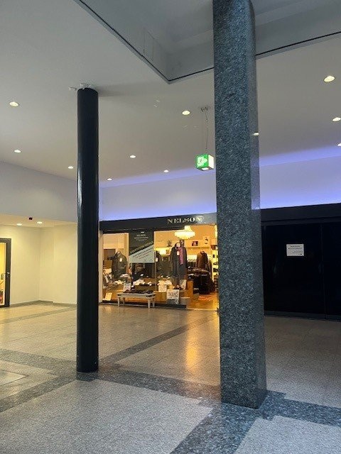 105m² shop