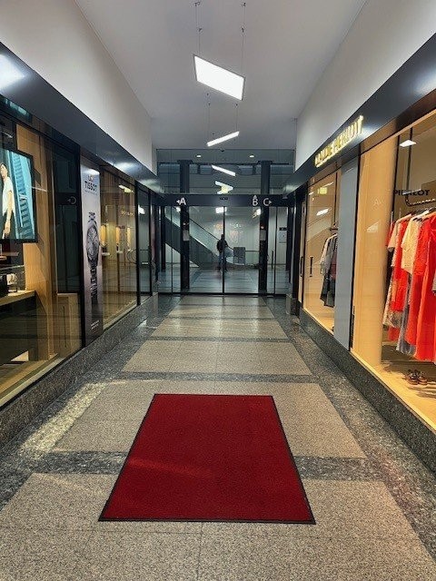 105m² shop
