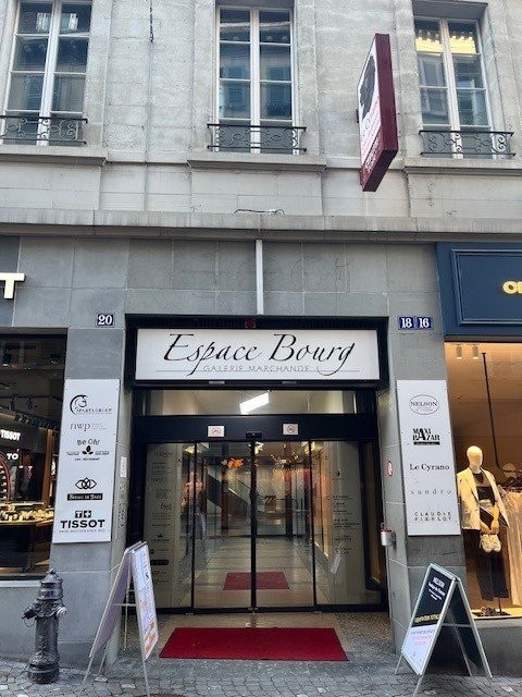 105m² shop