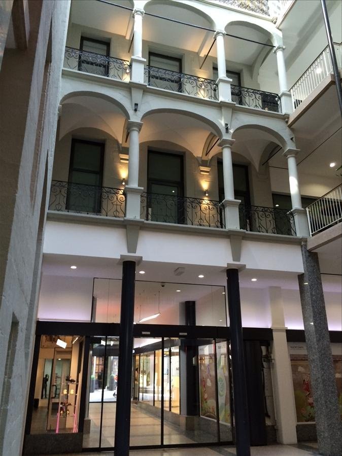 105m² shop