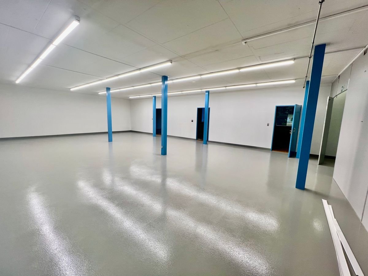 240m² workshop