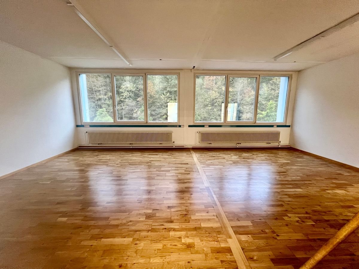 240m² workshop