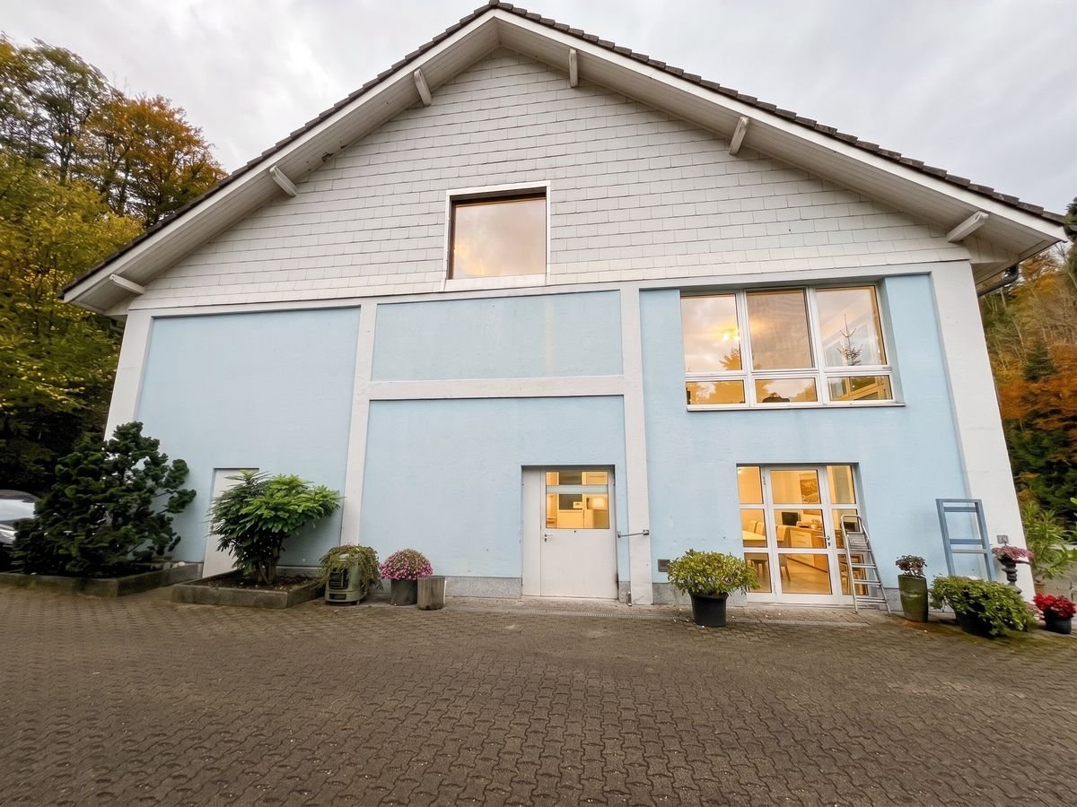 240m² workshop