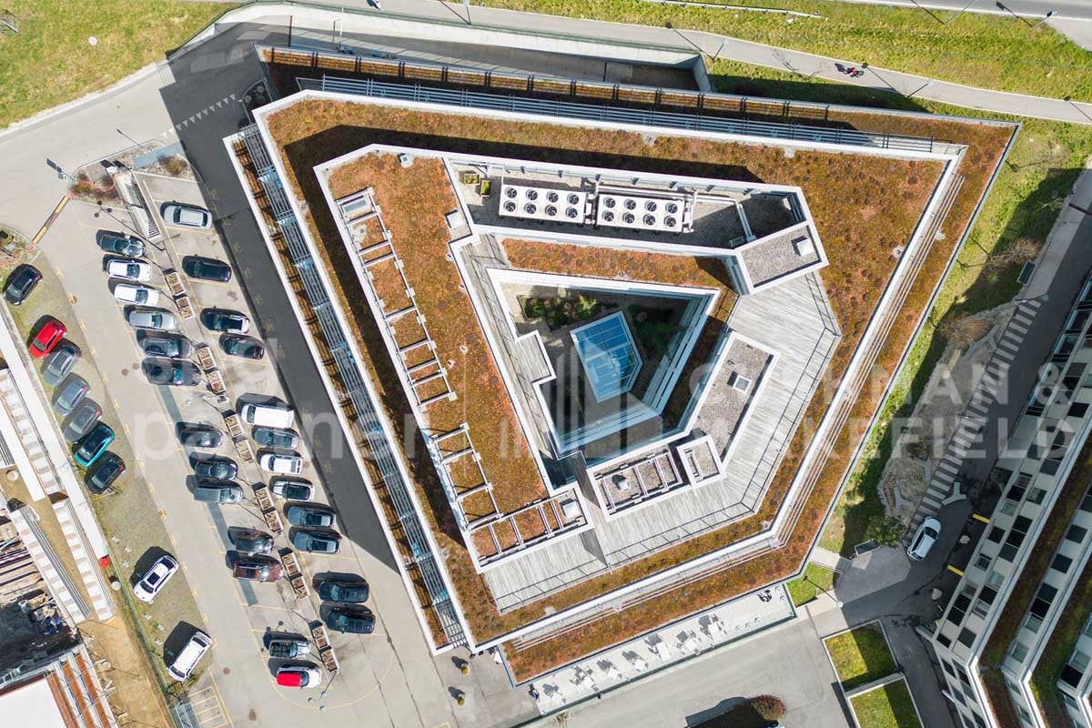 300m² office